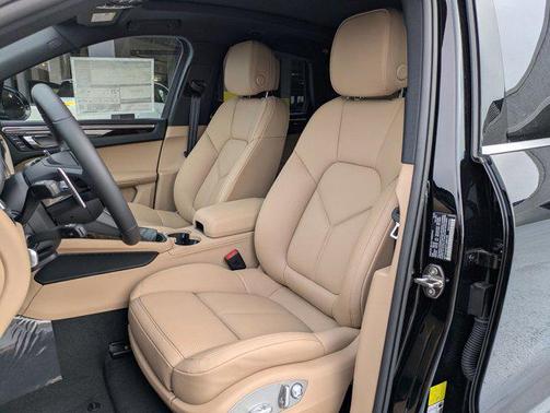 2026 Porsche Macan AWD