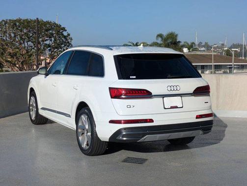 2023 Audi Q7 55 Premium