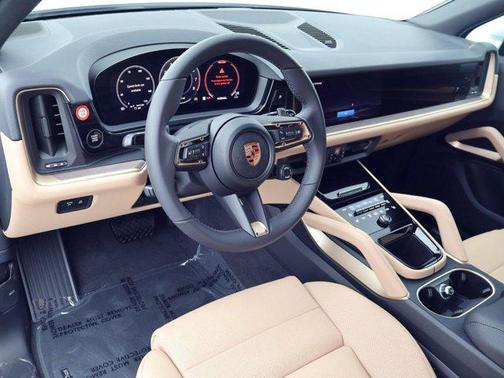 Carrara White Metallic 2026 Porsche Cayenne Cayenne