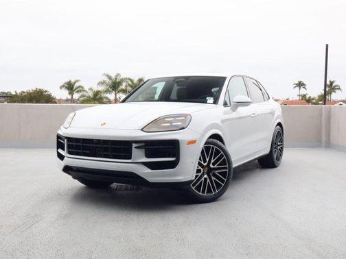 Carrara White Metallic 2026 Porsche Cayenne Cayenne