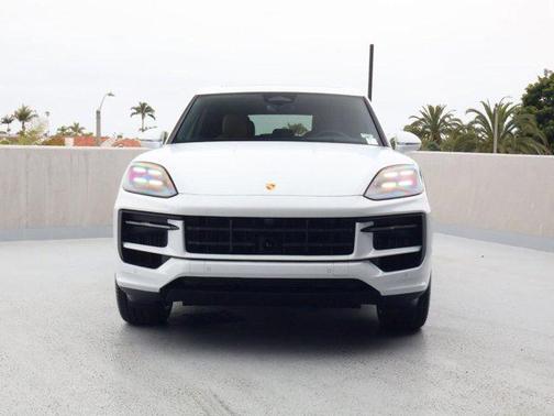 Carrara White Metallic 2026 Porsche Cayenne Cayenne