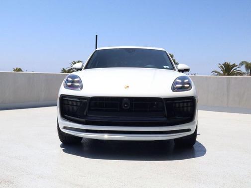 Carrara White Metallic 2026 Porsche Macan Macan GTS