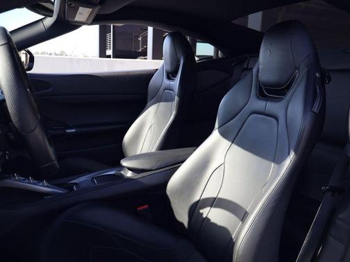 Nero 2020 Ferrari Portofino Base