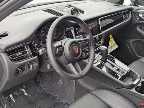 2025 Porsche Macan AWD