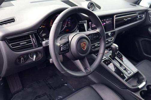 2025 Porsche Macan AWD