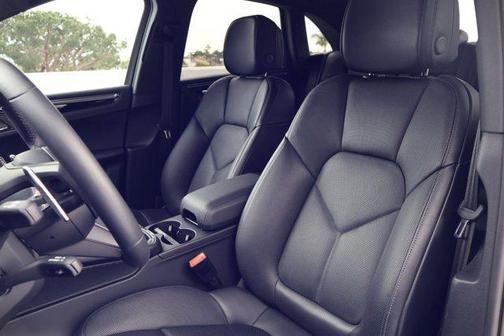 2025 Porsche Macan AWD