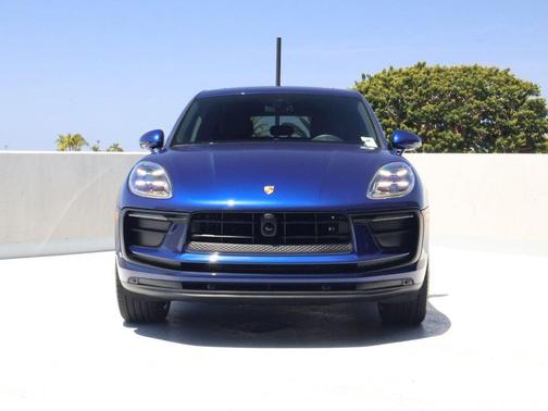 Gentian Blue Metallic 2025 Porsche Macan Macan