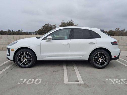 2025 Porsche Macan AWD