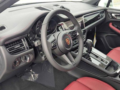2025 Porsche Macan AWD