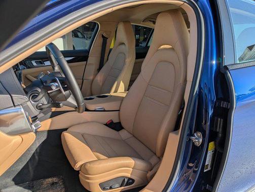 2023 Porsche Panamera 4