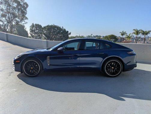 2023 Porsche Panamera 4