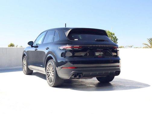 2022 Porsche Cayenne Platinum Edition