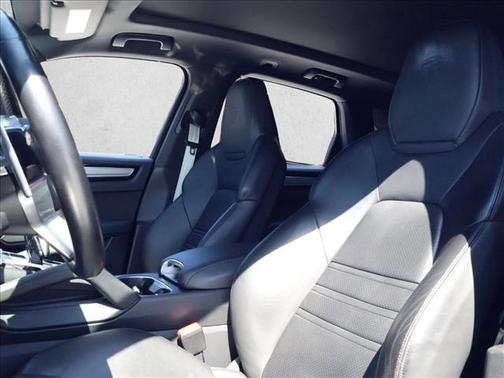 Black 2022 Porsche Cayenne Platinum Edition