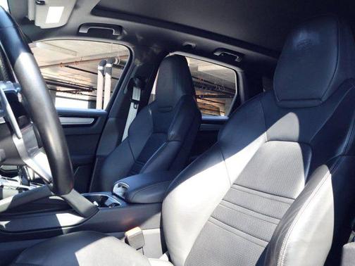 2022 Porsche Cayenne Platinum Edition