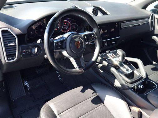 2022 Porsche Cayenne Platinum Edition