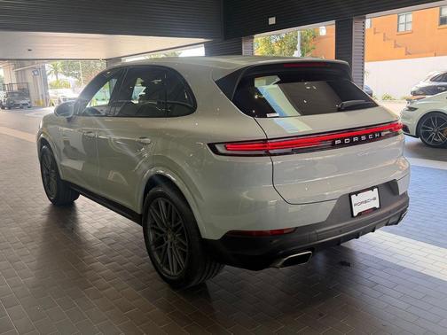 Chalk 2024 Porsche Cayenne Cayenne