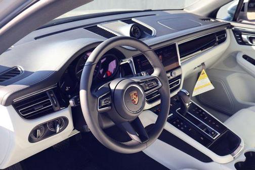 2026 Porsche Macan AWD