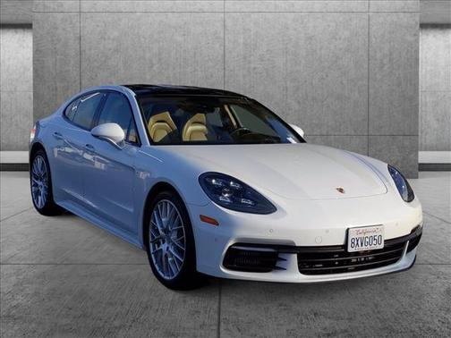 Photo 2 of 23 of 2018 Porsche Panamera 4S