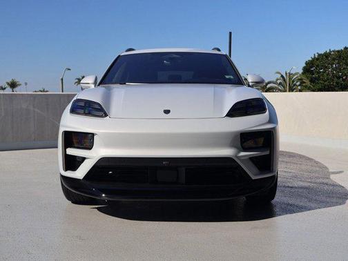 Ice Grey Metallic 2026 Porsche Macan Turbo