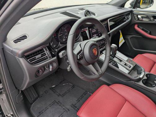 2026 Porsche Macan AWD