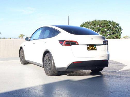 2022 Tesla Model Y Long Range Dual Motor All-Wheel Drive