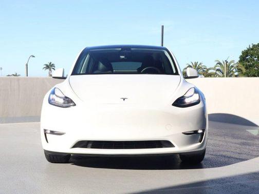 2022 Tesla Model Y Long Range Dual Motor All-Wheel Drive