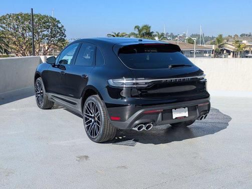 2026 Porsche Macan AWD