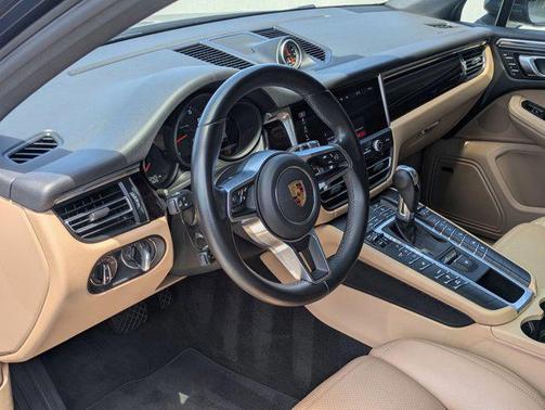 2021 Porsche Macan Base