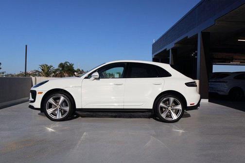 2025 Porsche Macan AWD