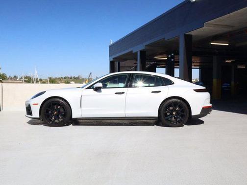 2025 Porsche Panamera RWD