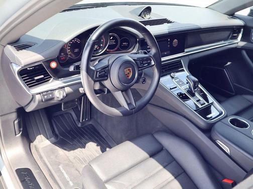 Dolomite Silver Metallic 2023 Porsche Panamera 4