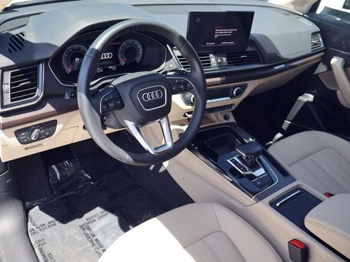 Ibis White 2021 Audi Q5 45 Premium Plus