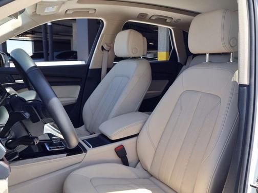 Ibis White 2021 Audi Q5 45 Premium Plus