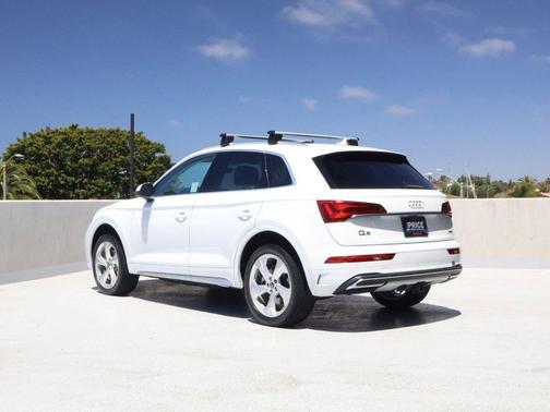 Ibis White 2021 Audi Q5 45 Premium Plus