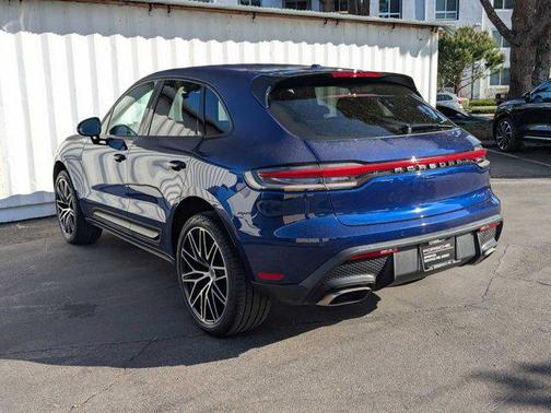 2023 Porsche Macan Base