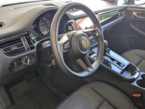 2023 Porsche Macan Base