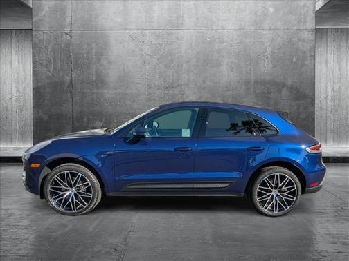 2023 Porsche Macan Base