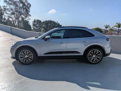 2025 Porsche Macan 4S