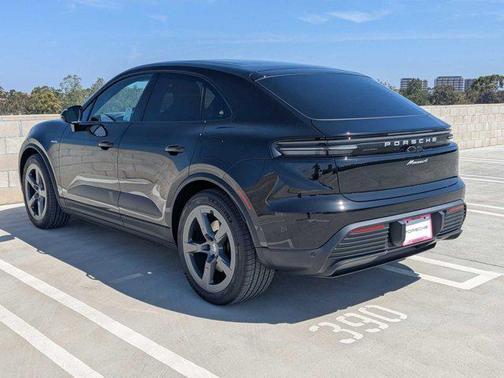 2025 Porsche Macan 4