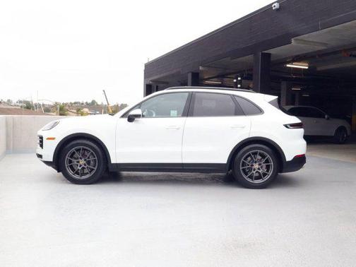 White 2024 Porsche Cayenne Cayenne