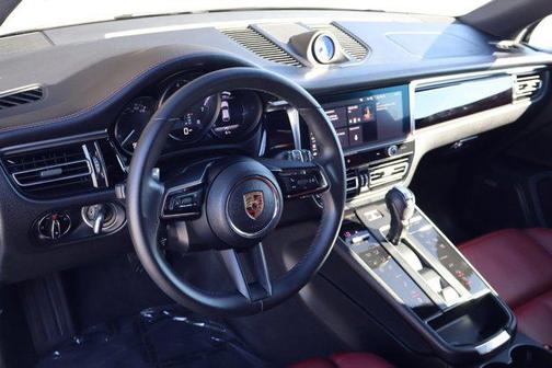 2025 Porsche Macan AWD