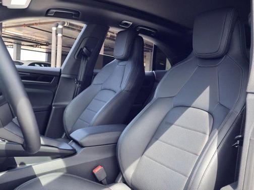 2025 Porsche Macan 4