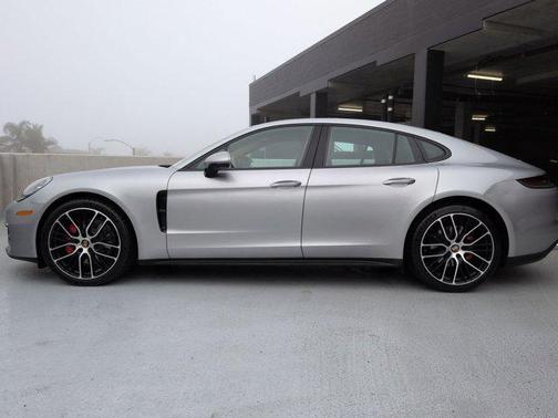 2022 Porsche Panamera 4S