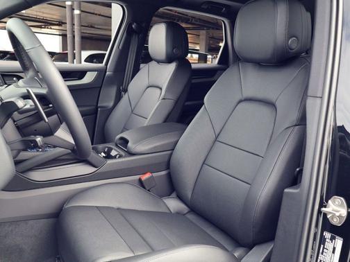 Chromite Black Metallic 2026 Porsche Cayenne Cayenne