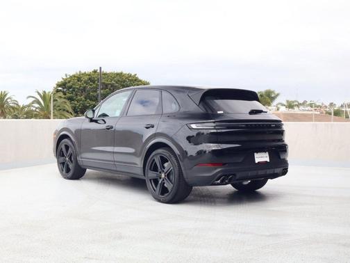 Chromite Black Metallic 2026 Porsche Cayenne Cayenne