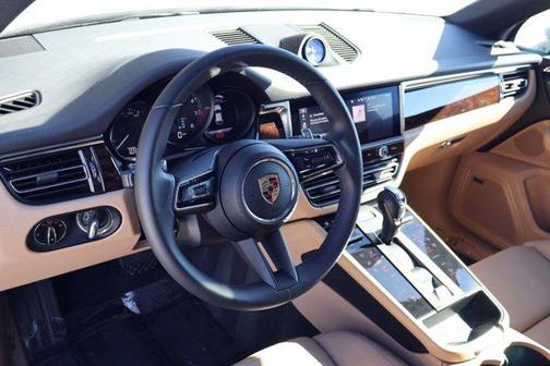2025 Porsche Macan AWD