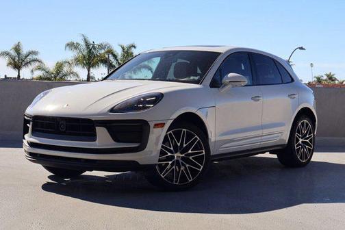 2025 Porsche Macan AWD