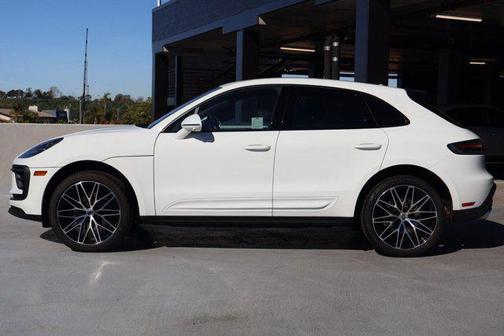 2025 Porsche Macan AWD