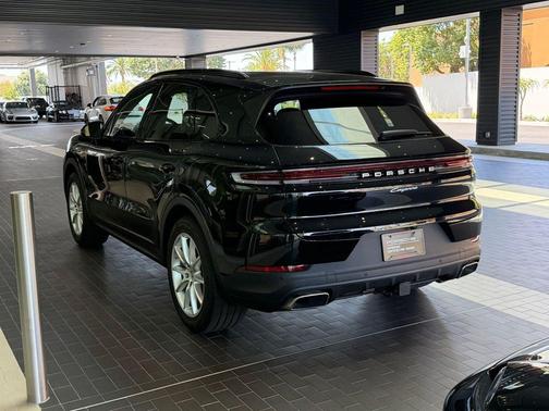 Chromite Black Metallic 2025 Porsche Cayenne Cayenne