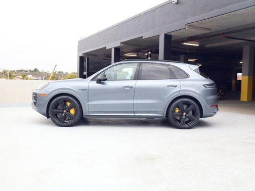 Vanadium Grey Metallic 2026 Porsche Cayenne Cayenne E-Hybrid